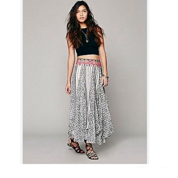 RARE!! Free People Amanda Handkerchief Embroidered Maxi 100% Cotton Medium - Picture 2 of 10